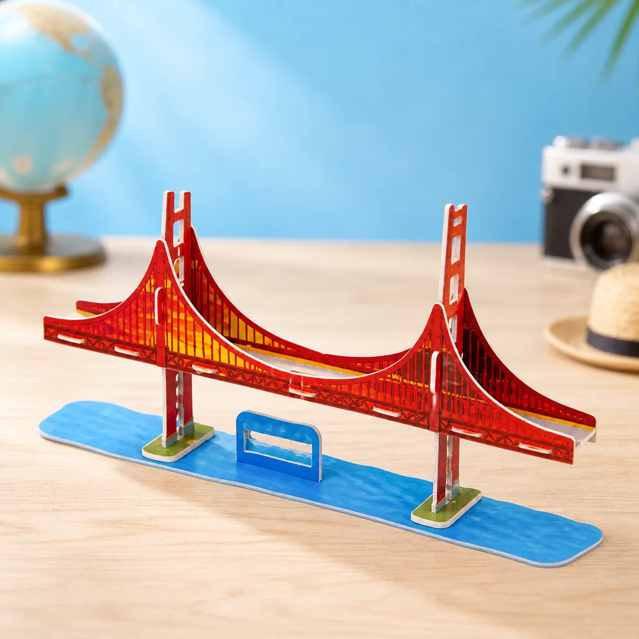 Golden Gate mini, an assembled flat-piece product example